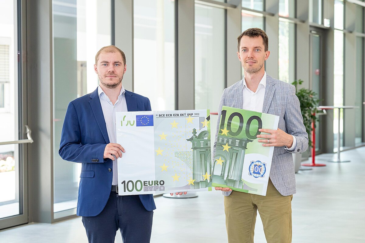 Fur Den Staat Arbeiten